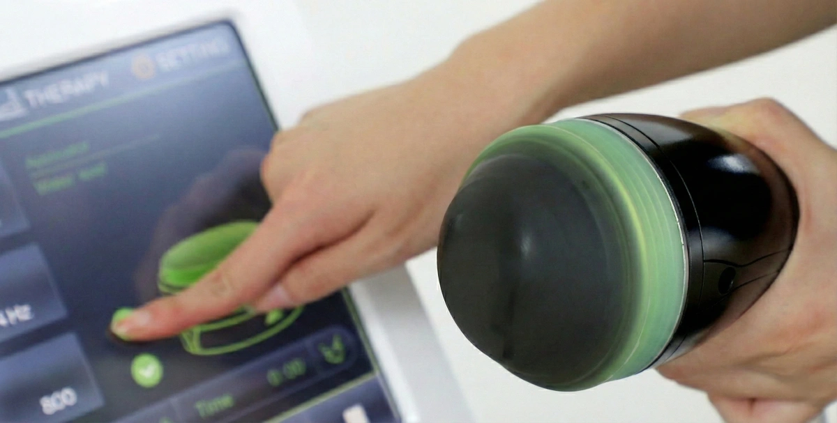 Klinogicare Shockwave Storm Focus mit elektronischer Fokustiefensteuerung über die Geräteoberfläche